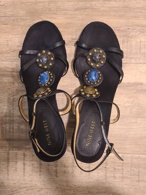 Nine West Black Leather Strappy Wedge Sandals – Boho Beaded Medallion Accents 💙